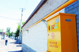 　　“北京今年的空气质量明显好转太多了”，一位多年的北漂刚发了条朋友圈，并配了几张蓝天白云图。的确，今年的北京冬天，蓝天随处可见，雾霾天倒成了少见的天气