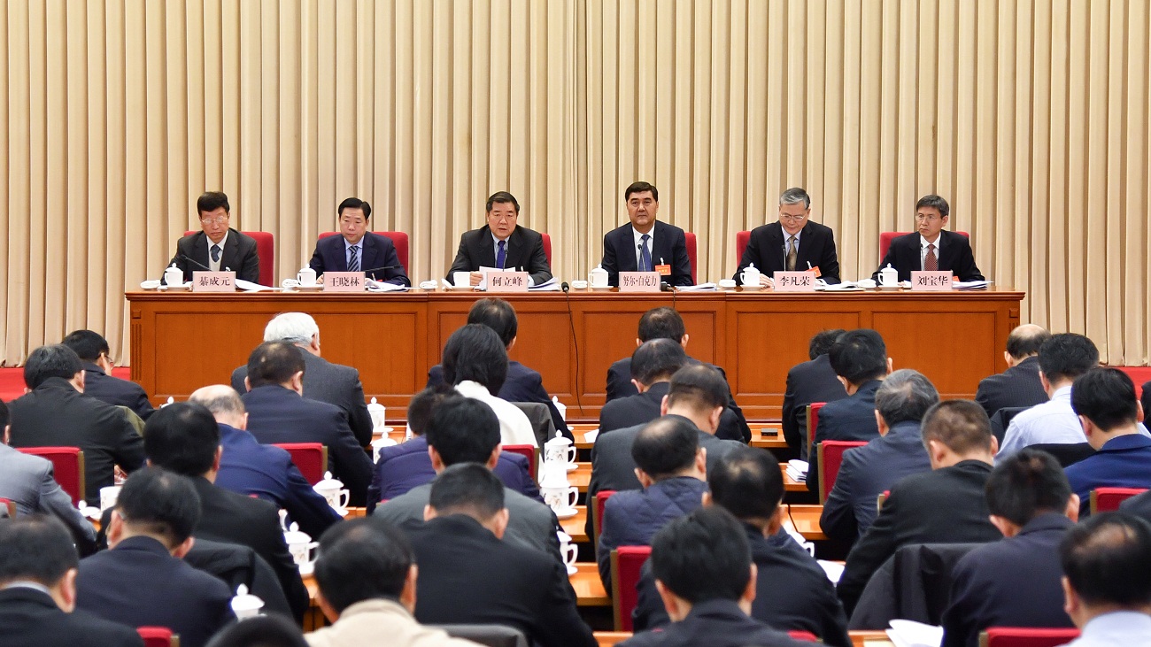 
　　中國(guó)電力報(bào)記者 范超 攝

　　中國(guó)電力新聞網(wǎng)訊 記者 李欣智 報(bào)道 12月26日，2018年全國(guó)能源工作會(huì)議在北京召開。會(huì)議深入學(xué)習(xí)貫徹黨的十九大精神和習(xí)近平新時(shí)代中國(guó)特色社會(huì)主義思想，貫徹落實(shí)中央經(jīng)濟(jì)工作會(huì)議決策部署，認(rèn)真貫徹習(xí)近平總書記重要指示精神，傳達(dá)學(xué)習(xí)李克強(qiáng)總理、張高麗副總理關(guān)于能源工作的重要批示要求，總結(jié)黨的十八大以來能源工作成績(jī)，分析新時(shí)代能源發(fā)展形勢(shì)任務(wù)，籌劃新時(shí)代能源發(fā)展戰(zhàn)略目標(biāo)和思路舉措，研究部署2018年工作