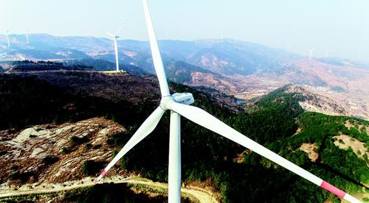 
            	日前，大悟县江家山、鲁家畈风电场提前完成今年的发电任务，上网电量约为1.2亿千瓦时。今年大悟可以实现风力发电近20亿千瓦时，相当于全县一年总用电量的1.5倍
