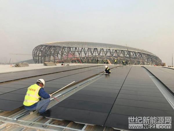 

2018年安徽省运会主场馆——蚌埠奥体中心在建筑表面使用铜铟镓硒薄膜太阳能组件，满足场馆的用电需要。

中安在线、中安新闻客户端讯对清洁高效能源的追求，催促着人类不断创新的脚步，这一次，安徽又一次走在了全国的前列