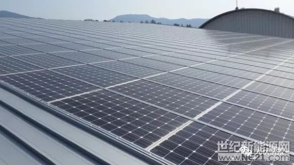 26 日报导，因中国、韩国厂商攻势猛烈，导致日本太阳能电池厂全球市占率持续萎缩，也迫使日厂急于改革，力求瘦身拼获利。2005 年全球前五大太阳能电池厂中（以生产量换算），夏普等日厂占了 4 个席次，不过随着中韩厂商低价抢市，2016 年全球前五大厂中（以出货量换算），一家日厂都没有