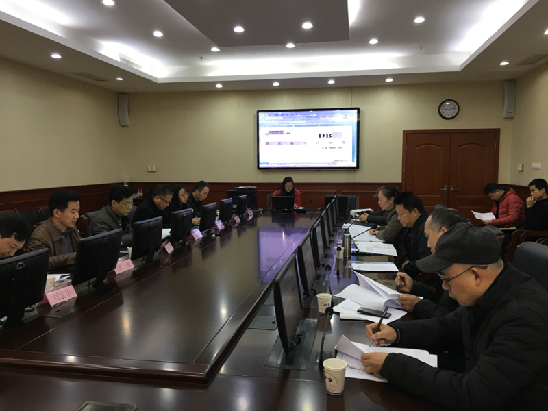 　　12月26日，受湖北省质量技术监督局委托，湖北省计量测试技术研究院组织召开了《锚杆无损检测仪》湖北省地方标准(送审稿)的评审会。  图为评审会现场 　　会上，来自中国科学院武汉岩土力学研究所、长江地球物理探测(武汉)有限公司、湖北工业大学、湖北省标准化与质量研究院、武汉大学土木建筑工程学院、武汉中科科创工程检测有限公司、武汉岩海工程技术有限公司等科研院所和相关企业的技术专家组成评审组，在听取标准编制情况介绍、审查相关文件后，同意该标准通过评审，并建议标准编制组按评审组提出