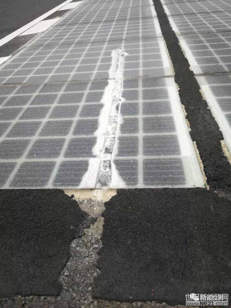 2017年12月28日，世界首条高速公路光伏试验段于山东省济南市正式通车，这标志着我国在该领域已走到世界前列。通车当日，国内外媒体纷纷报道、转载，一时之间这条“黑科技”公路刷爆了网络