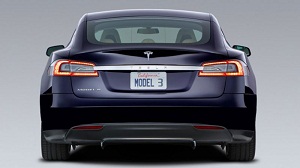 
                
	
                    
	1月4日早间消息，特斯拉再次下调了Model 3电动汽车的生产目标，而其出货量也低于预期，令埃隆·马斯克的量产计划进一步受挫。

	

	这家电动汽车厂商目前预计，Model 3到今年6月底可以达到每周5000辆的组装速度，把计划又向后推迟3个月