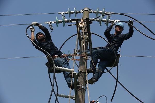 
            	党的十九大指出，中国特色社会主义进入了新时代。在新时代坐标下，把满足人民追求美好生活的电力需要作为一切工作的出发点和落脚点，这是南方电网清远供电局“人民电业为人民”优良传统的新时代内涵