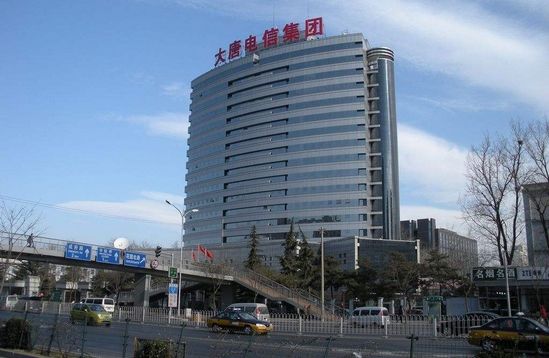 
                
	
                    
	2018年1月9日消息，大唐电信1月8日晚间发布公告称，公司第七届第十八次董事会审议通过《关于转让优思股权的议案》，同意公司通过产权交易所公开挂牌的方式同时对外转让公司全资子公司大唐终端技术有限公司持有的上海优思通信科技有限公司（以下简称“上海优思”）和深圳优思伟业通信科技有限公司（以下简称“深圳优思”）100%股权。

	

	经履行北京产权交易所公开挂牌相关程序，近日，大