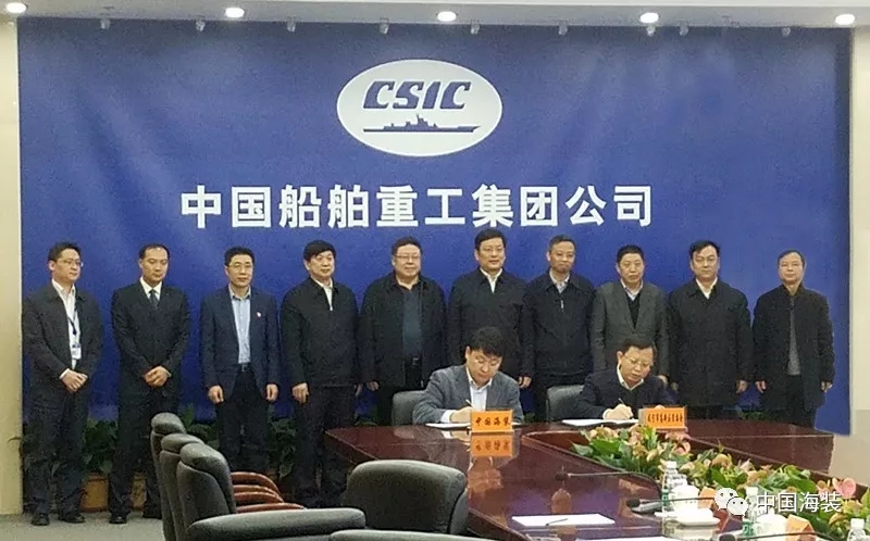 　　中国能源网┃近日，中船重工与湖北省咸宁市人民政府战略合作协议签约仪式在中船重工集团公司总部举行，中船重工副总经理钱建平，咸宁市委书记、人大常委会主任丁小强出席签约仪式。在双方领导见证下，中国海装副总经理张晓阳与咸宁市高新区管委会签署了风电产业落地合作协议