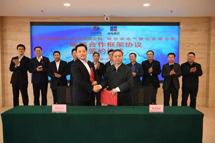 
                
	
                    
	据悉，哈尔滨电气集团有限公司（以下简称“哈电集团”）与中国电建集团海外投资有限公司（以下简称“电建海投”）于 1月9日签署战略合作协议，双方将利用各自在国外电站领域投资、总承包、工程咨询和设备供货等方面优势，根据“优势互补、风险共担、互利共赢、平等合作”的原则，建立战略合作关系，共同开拓国外市场。

	

	集团公司党委副书记、总经理吴伟章，总经济师王