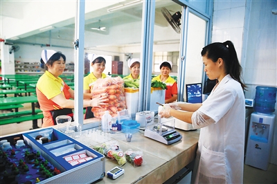 　　民以食为天，食品安全是人们幸福生活的基础。在如今爆出多种食品丑闻的情况下，食品检测变得尤为重要