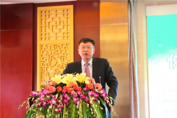 
	近年来，惠州亿纬锂能股份有限公司围绕着“追求卓越、质量优先、创造价值、言而有信、团队合作、尊重个人”的企业核心价值观，依托“科技创新、智能制造、严于管理”三大抓手，在锂电池业务上取得了长足的发展，向着高质量发展迈出了重要一步。



	党的十九大报告作出中国经济已由高速增长阶段转向高质量发展阶段的重大判断，锂电企业迎来大有可为、再展宏图的新时代