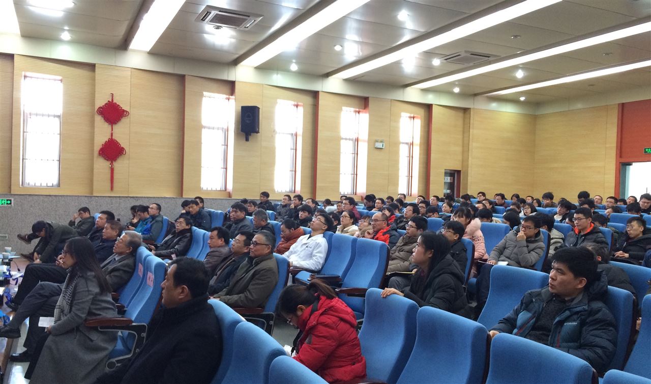 　　1月12日，安光所在综合实验楼报告厅举办2017年度学术年会，会议分为邀请报告与所内报告交流两部分。安光所首席科学家刘文清院士、毛庆和副所长、谢品华副所长、各中心职工和研究生200余人参加了本次年会