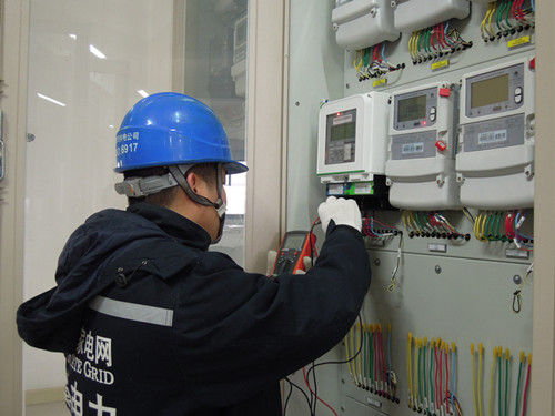 　　云南红河个旧供电局大屯供电所计量器具室建设年度考评，通过一年的努力，依照“三位一体”管理思路计量器具室建设得到了丰富的成果，效果显著，在个旧局2017年度供电所反腐倡廉建设考评中，得到了局监察审计部的认可，管理方法和思路也被认可并推荐推广使用。  (图片来自网易) 　　计量装置“三位一体”管理，即以廉洁、安全、规范为基准要素管理计量装置的一套思路