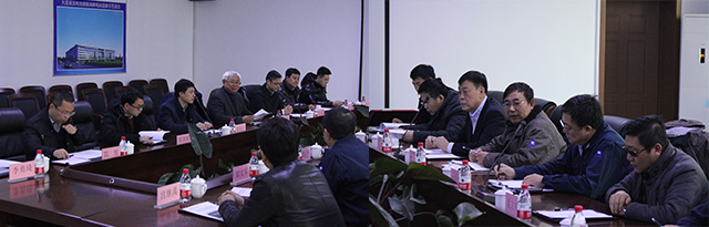 
	中国储能网讯：1月12日上午8时30分，国家能源局总工程师韩水、电网处副处长谭洪江、陈国栋、南方电网计划发展部主任助理陈旭、李勇琦一行5人，为了解大连储能产业发展及液流电池储能调峰电站国家示范项目建设情况，来到大连恒流储能电站有限公司开展实地调研工作。大连市发改委副主任肖生滨，能源处处长韩冰、李强，集团公司董事长、党委书记邵阳，总经理田鲁炜，恒流公司总经理梁立中、副总经理宫继禹、储能项目办副主任郑文军，融科储能副总经理王东、副总工程师刘宗浩等企业领导陪同调研