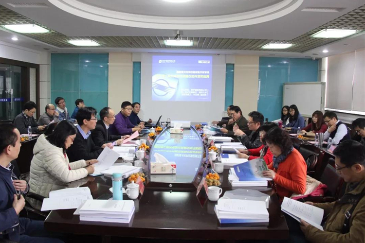 　　近日，浙江省计量院为主参与的国家重大科学仪器设备开发专项“跨尺度三维光电振动测量仪的开发和应用”初步验收会召开。  图为验收会现场 　　验收会议由国家科技部委托浙江省科技厅组织