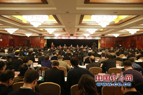
            	1月16日，2018年全国认证认可工作会议召开，国家认监委实验室与检测监管部主任介绍称，2014年以来国家认监委已先后批准14个区域开展检验检测认证公共服务示范区，目前，“示范区内”平均每个检验检测机构年度营业收入达到2470万元，是全国平均水平的3.98倍。(国家认监委供图)据了解，目前被批准建立检验检测认证公共服务示范区的区域有上海静安区(原闸北区)、浙江宁波国家高新区、江苏苏州吴中区、重庆两江新区、北京中关村国家自主创新示范区、上海市浦东新区、江苏无锡锡山区、河北承德双滦