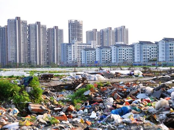 
            	城市垃圾 （资料图 图片来源网络）“设市城市生活垃圾处理率98．74％，县城生活垃圾处理率87％；资源化利用企业35个，年资源化处置能力超6000万吨，居全国前列。”1月16日，河南省政府新闻办召开新闻发布会，介绍城市垃圾处理这一民生实事的完成情况