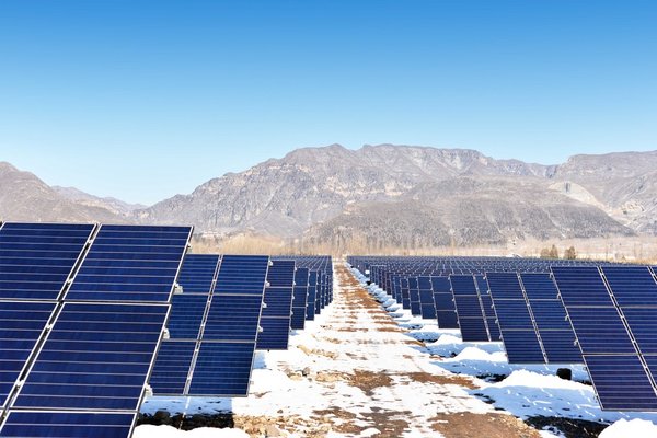 
	　　日前，國內(nèi)最大（5MW）的疊瓦組件地面電站-寨河苑光伏電站在河南濟(jì)源并網(wǎng)發(fā)電。該項目全部采用賽拉弗多晶日食組件，為國內(nèi)首個疊瓦組件地面電站項目