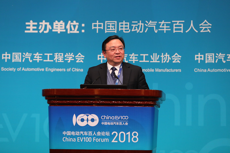 
	中国储能网：1月20日，中国电动汽车百人会论坛（2018）在北京钓鱼台国宾馆召开，比亚迪股份有限公司董事长王传福发表了主题演讲，演讲内容如下：


	 尊敬的徐部长，各位朋友，大家下午好！董扬秘书长说得很对，纯电动北汽是第一。我们比亚迪做的产品比较早，我们纯电动加插电式混动新能源车加在一起差不多11万辆，再加14000台的电动大巴，还有4000台的电动卡车，加在一起大概13万辆左右，这是比亚迪17年做的