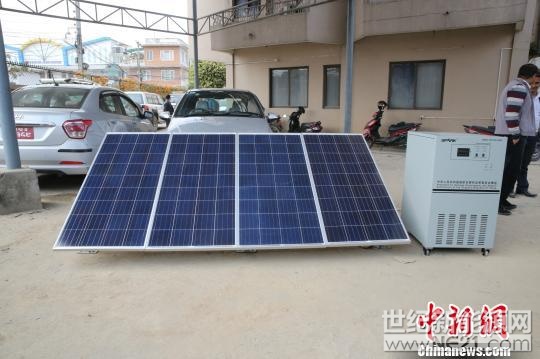 

圖為贈(zèng)送給尼泊爾太陽(yáng)能戶用光伏發(fā)電系統(tǒng)樣品?！埑恳怼z

中新網(wǎng)加德滿都1月21日電 (記者 張晨翼)中國(guó)向尼泊爾贈(zèng)送的32000余套太陽(yáng)能戶用光伏發(fā)電系統(tǒng)21日在加德滿都正式交接