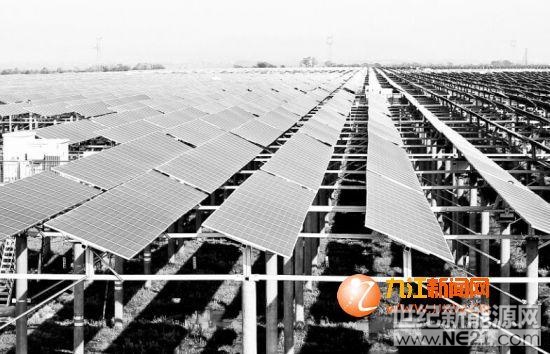 国家电投共青江益太阳能利用与智能微电网创新示范基地项目位于共青城市江益镇红星圩，总占地面积6000亩，总投资约30亿元。项目采用平单轴、斜单轴、双轴跟踪、固定式、水面、漂浮式等多种支架类型及薄膜、双玻、单晶、多晶等多种组建类型，具有较高的参观展示、科研示范价值，是具有国际前沿水平的升级新能源综合利用示范项目