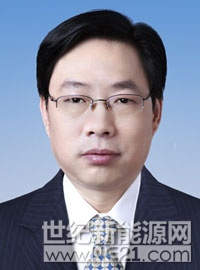 王曉林，男，漢族，1963年10月生，重慶市人，1983年7月參加工作，1989年11月入黨，大學(xué)本科學(xué)歷，高級(jí)工程師。



1983年7月任北京礦務(wù)局楊坨礦技術(shù)科技術(shù)員、助理工程師;

1989年4月任華能精煤有限責(zé)任公司計(jì)劃部工程師;

1991年8月任華能精煤有限責(zé)任公司計(jì)劃部副經(jīng)理;

1992年5月任華能精煤有限責(zé)任公司生產(chǎn)部副經(jīng)理;

1995年10月任神華集團(tuán)有限責(zé)任公司生產(chǎn)部副經(jīng)理;

1996年4月任神華集團(tuán)有限責(zé)任公司計(jì)劃部副經(jīng)理;

1999年7月任神華集團(tuán)有限責(zé)任公司計(jì)劃部經(jīng)理;
