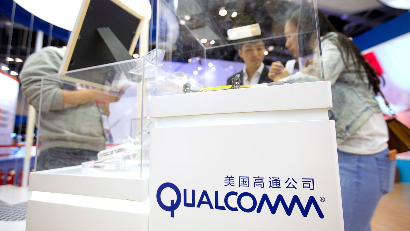 
                
	
                    
	欧洲反垄断监管机构周三对高通公司（Qualcomm Inc.）罚款12亿美元，此举是因为高通公司向苹果公司（Apple Inc.）支付款项以换取2011年至2016年在iPhone手机中专用的高通智能手机无线电芯片。

	

	欧盟委员会裁定，高通公司滥用其在4G LTE基带芯片市场的主导地位，将智能手机连接到蜂窝网络