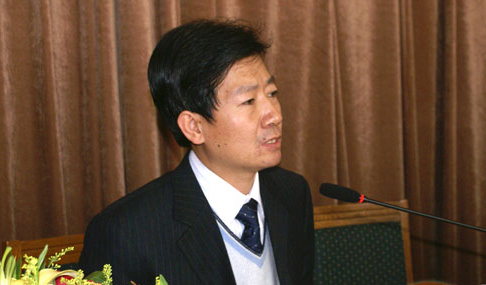 
国家能源局新能源和可再生能源司副司长梁志鹏
国家能源局新能源和可再生能源司副司长梁志鹏24日表示，2017年，全国风电弃风电量同比减少78亿千瓦时，弃风率同比下降5.2个百分点，实现弃风电量和弃风率“双降”。
       梁志鹏在国家能源局24日举行的发布会上说，2017年，大部分弃风限电严重地区的形势均有所好转，其中甘肃弃风率下降超过10个百分点，吉林、新疆、宁夏、内蒙古、辽宁弃风率下降超过5个百分点，黑龙江弃风率下