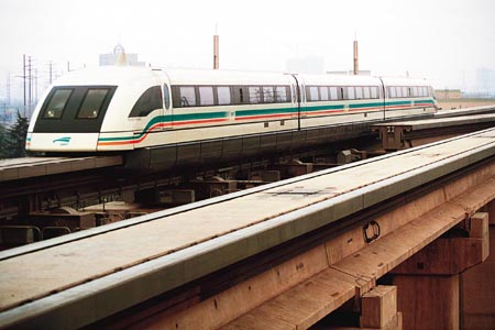 
                
	
                    
	25日，在青岛举行的时速600公里高速磁浮交通系统技术方案专家评审会上了解到，我国将在2020年研制出时速600公里高速磁浮样车。

	

	当日，时速600公里高速磁浮交通系统技术方案通过了专家评审，这标志着由中车四方股份公司牵头承担的国家重点研发专项“高速磁浮交通系统关键技术”课题取得重要阶段性成果