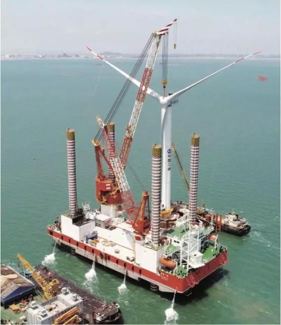 　　根据福建省海上风电规划，长乐远海、莆田平海湾、漳浦六鳌等场址规划装机为145万～350万千瓦，符合国家能源局“鼓励实力较强的企业连片规模开发、发挥规模效益、带动产业发展、降低发电成本”的政策。三峡集团正在上述4个场址开展前期工作，探索百万千瓦级海上风电场项目建设之路