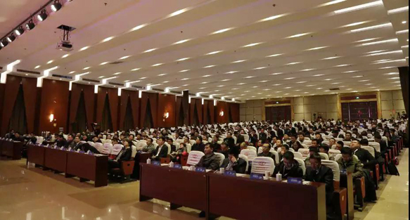 　智能时代正在来临，5G、物联网、云计算、人工智能等新兴技术正在加速能源行业的数字化转型。把数字世界带入每一个电站，每一个新能源企业，助力合作伙伴成为智能时代的领跑者