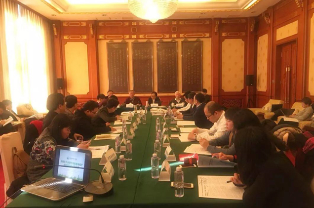　　 中国能源网┃1月30日，由生物质能源产业联盟发起，加快落实全国“百个城镇”生物质热电联产示范项目建设工作暨中国生物质发电产业转型升级倡议书，实施启动新闻发布会在北京钓鱼台宾馆举行。 该“百个城镇”生物质热电联产县域清洁供热示范项目建设工作正式启动