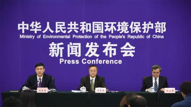 
            	31日，环境保护部新闻发布会在京召开。环境保护部环境监测司司长刘志全出席发布会，并就记着提出的有关如何进一步提高空气质量预报准确性的问题予以回应
