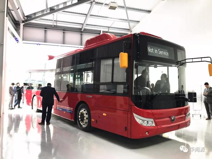 
                
	
                    
	1月30日，自中国由宇通专门为伦敦研发的第一款零排放公交车——E10亮相英国利兹。对宇通来说，打入英国市场特别是伦敦公交车市场具有指标性的意义