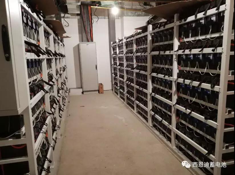 
	中国储能网讯：西恩迪碳电池成功助力50kW/120kWh和300kW/600kWh两套微网储能示范及试验系统项目，该项目是中国风能的龙头企业金风科技为验证储能系统在光伏及风能等新能源系统中的作用而在北京亦庄总部搭建的，此举也将为日后新能源储能大规模推广积累实测数据。




	该试验系统除了配置西恩迪碳电池外，同时还配备了锂电池和超级电容，一方面可对碳电池、磷酸铁锂电池和超级电容三种储能方式的性能作全面比较，同时也可探索多种储能手段在一套系统中应用的可行性