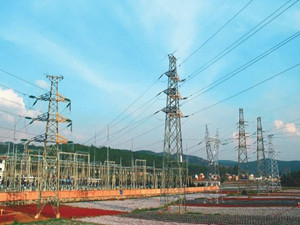 
                
	
                    
	2017年，广东省河源市完成电网建设投资达13.7亿元，超额完成全年投资计划。 其中主网共建成投运35千伏及以上电网工程项目15项，新增35千伏及以上变电容量75.2万千伏安，输电线路284.77千米；建成投运配网项目694项，新增10千伏线路515千米，400伏线路2491千米，新建及更换配变369台，容量为9.5万千伏安