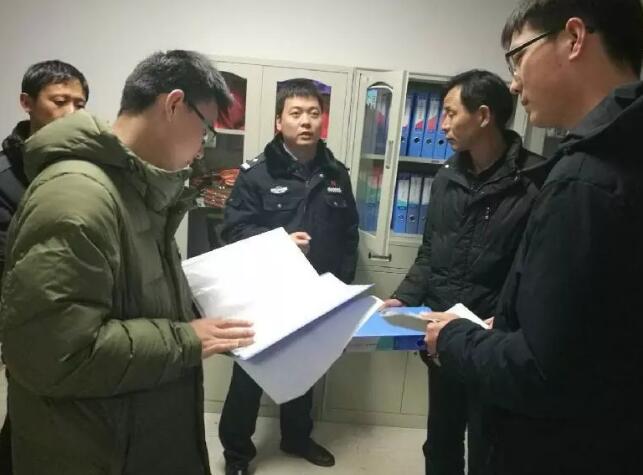 
            	近日，邓州市公安局局党委委员高飞飞组织邓州市综治办、公安局科技科、治安大队、交警大队、视频侦查队等警种技术人员深入城区五个派出所、各市直部门、企事业单位和重点行业调研指导中心城区视频建设应用工作。调研组分别与湍河、古城和花洲三个街道办的主管领导、技术骨干进行了座谈，详细了解了本区域视频建设应用情况，认真听取了实际工作中存在的问题和工作建议，并就下步工作进行了研究