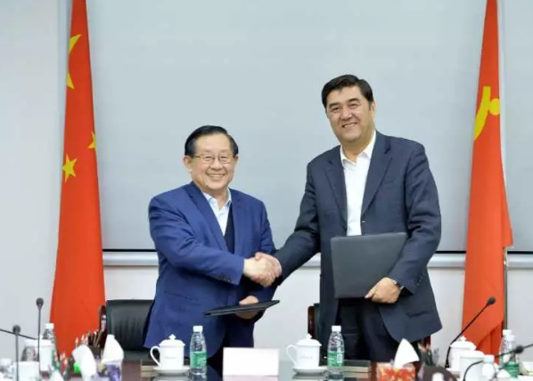 
	中国储能网讯：2月13日，全国政协副主席、科技部部长万钢与国家发展改革委副主任、国家能源局局长努尔·白克力共同签署《科技部 国家能源局“科能协同”合作协议》。


	



	双方一致表示,“科能协同”机制的建立，是科技部与国家能源局深入贯彻习近平新时代中国特色社会主义思想和党的十九大精神、创新推进能源科技工作的重要举措，是双方在能源领域科技与产业创新的新起点，对强化两部门之间合作、实现产业需求与技术创新有机衔接，深入推进能源技术革命，推动“四个革命、一个合作”能源安全新战略向纵深发展具有重要意义