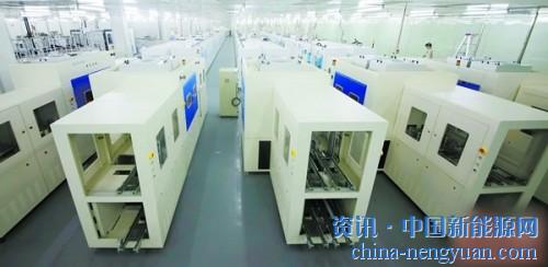                                                                                                                                                 
	　　圖為紅太陽光電高效太陽能電池生產(chǎn)線。 通訊員 攝

	　　2月23日，記者來到湖南紅太陽光電科技有限公司(以下簡稱“紅太陽光電”)，走進(jìn)其高效PERC(鈍化發(fā)射極和背面電池)電池數(shù)字化示范車