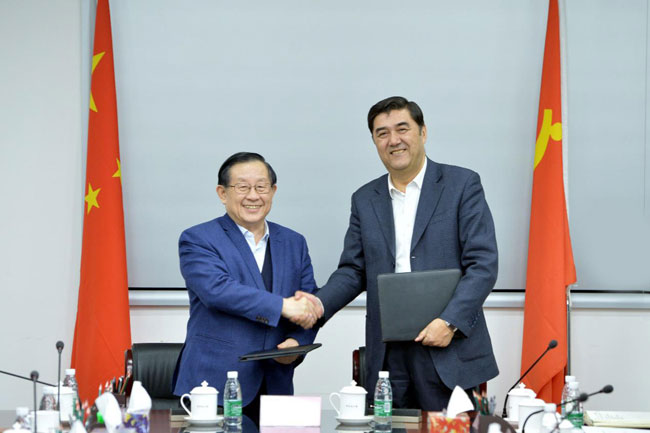 
　　2月13日，全国政协副主席、科技部部长万钢与国家发展改革委副主任、国家能源局局长努尔·白克力共同签署《科技部 国家能源局“科能协同”合作协议》。

　　双方一致表示，“科能协同”机制的建立，是科技部与国家能源局深入贯彻习近平新时代中国特色社会主义思想和党的十九大精神、创新推进能源科技工作的重要举措，是双方在能源领域科技与产业创新的新起点，对强化两部门之间合作、实现产业需求与技术创新有机衔接，深入推进能源技术革命，推动“四个革命