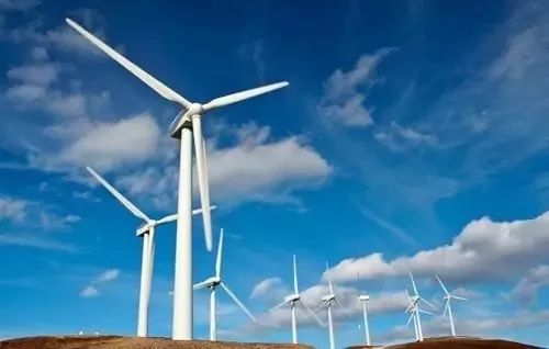 
	　　国家能源局印发《关于加快推进分散式接入风电项目建设有关要求的通知》，提出加快推动分散式风电开发，对规范建设标准、有序推进项目建设、加强监管工作等做出部署，引发业界对分散式风电开发的关注，期待分散式风电成为下一片开发的热土。

	

	　　“十三五”期间，我国风电开发重心将向中东南部转移