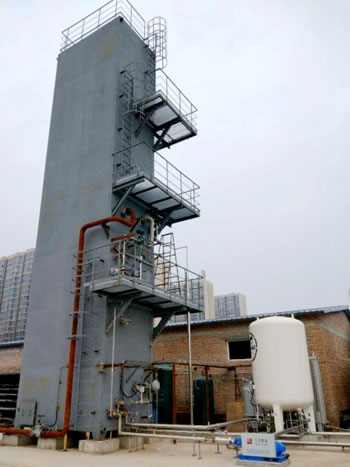 液態(tài)空氣儲能技術(shù)是一種新型大規(guī)模儲能技術(shù)，其主要特點是在傳統(tǒng)壓縮空氣儲能技術(shù)的基礎(chǔ)上引入低溫過程，將高壓空氣液化后常壓或低壓存儲，具有儲能密度高、成本相對較低、對地理條件依賴小等優(yōu)點，適合大規(guī)模推廣應用，可在很大程度上解決可再生能源發(fā)電的間歇性和波動性問題，增強電網(wǎng)穩(wěn)定性。該技術(shù)的發(fā)展對于破解當前制約我國可再生能源的棄風棄光限電等難題具有重大意義