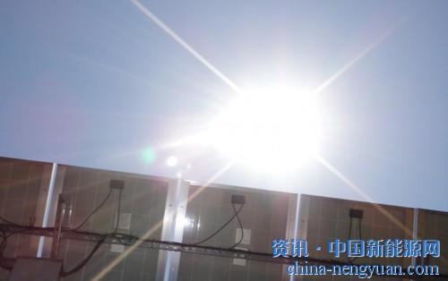                                                                                                                                                 
	　　臺(tái)灣電力公司（臺(tái)電）周四慶祝在臺(tái)灣本島最小的縣彰化縣建設(shè)100兆瓦的光伏電站。

	　　該電站位于彰化濱海工業(yè)園內(nèi)，將安裝在原本用于建設(shè)燃煤電廠的土地上