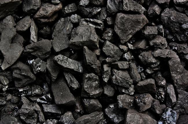 
                
	
                    
	黔西南州能源系统坚持推进能源供给侧结构性改革，坚守发展和生态两条底线，狠抓煤矿复工复产促煤炭工业转型升级发展。

	

	去年争取到贵州省政府的“双十亿”资金9600万元，撬动72个煤矿复工复产，煤炭产量达1000万吨，煤矿“五化”改造取得新突破，为加快推动煤炭工业转型升级发展奠定了基础