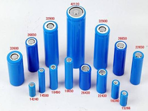 
                
	
                    
	近日，国轩高科在互动平台上向投资者透露，今年北汽新能源的EC180与EC220两款乘用车型将使用公司的高能量密度磷酸铁锂电池。国轩高科表示，公司高能量磷酸铁锂电池非常适合中低端车型大批量使用，其能量密度已接近三元333水平，同时在循环寿命和成本控制方面明显优于三元电池