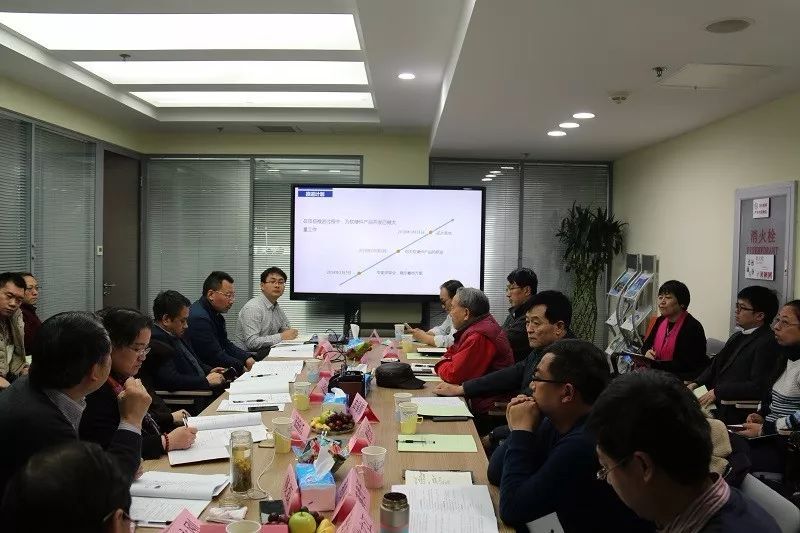 　　2018年2月7日，全国智能建筑及居住区数字化标准化技术委员会在北京主持召开了《基于国产密码算法的智能水表安全技术解决方案》评审会。  图为评审会现场 　　住房城乡建设部城市建设司原副司长章林伟、住房城乡建设部信息中心原副主任王毅、住房城乡建设部城市建设司水务处处长曹燕进、住房城乡建设部标准定额研究所产品标准处处长展磊、住房城乡建设部信息中心处长曲福顺、住房城乡建设部IC卡应用服务中心主任马虹、全国智能建筑及居住区数字化标准化技术委员会副主任委员张永刚出席会议，来自国家质