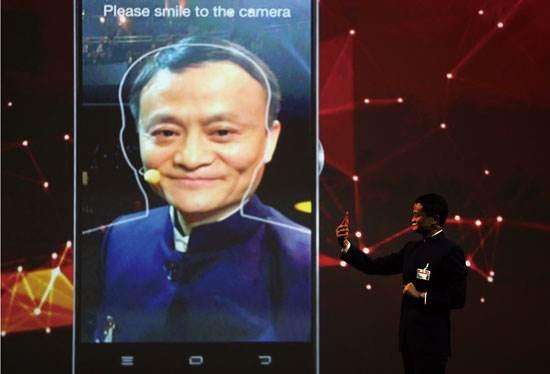 
                    
	如果说2017年是人工智能技术爆发的“元年”,那么2018年,图像、视频和语音等交互技术的进展会让机器更加懂你。更多的生物特征识别技术将取代密码