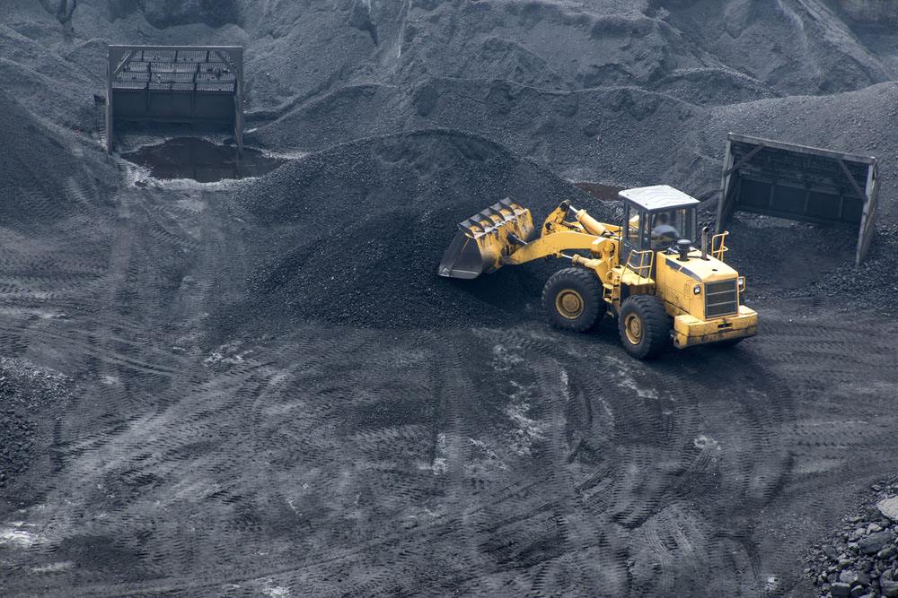 
                
	
                    
	甘肃今年将继续加大煤炭产能退出力度，全年将退出煤炭产能456万吨。

	

	媒体记者从甘肃省发改委了解到，这456万吨产能将涉及退出煤矿21处，甘肃省正在向社会公示，以接受社会的监督
