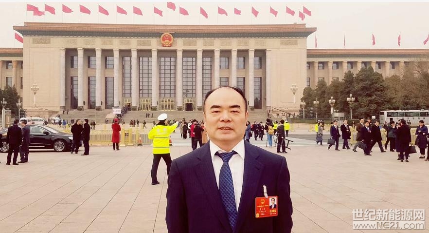 3月5日，第十三屆全國人民代表大會第一次會議在人民大會堂隆重開幕，政府工作報告再次將能源電力列為重點，并明確提出去產(chǎn)能、降成本、綠色發(fā)展同步，樹立綠水青山就是金山銀山理念，以前所未有的決心和力度加強(qiáng)生態(tài)環(huán)境保護(hù)。



陽光電源董事長曹仁賢作為新一屆人大代表上會履職，表示生態(tài)環(huán)境始終是他最為關(guān)心的問題，同時呼吁：“全社會要形成清潔能源將逐步替代化石能源的共識，加快落實行動，最終讓人人享用清潔電力