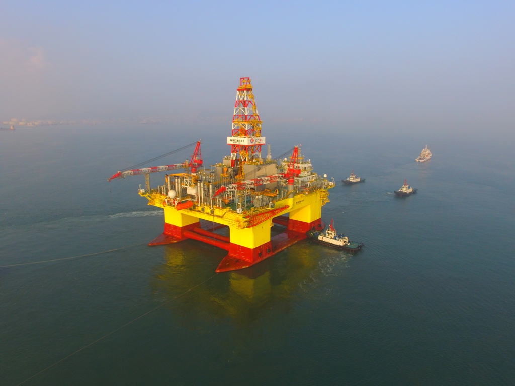 　　近日，配备了西门子DP3闭环动力解决方案的A5000型“海洋石油982”深水半潜式钻井平台顺利完成海上DP3闭环动力控制试验，实现了半潜式平台DP3闭环短路试验的一次成功。  　　该钻井平台由大连船舶重工集团海洋工程有限公司(大船海工)承建，船东为中海油田服务股份有限公司