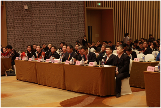 　　中国能源网┃3月8日，由江苏省光伏产业协会主办、苏州市光伏产业协会协办、阿特斯阳光电力集团承办的“2018中国•苏州——光伏领跑者满分产品技术研讨会”在苏州高新区隆重举行，并获得圆满成功。近400位行业专家、光伏上下游企业、电站开发投资商、研究机构参与了此次研讨会